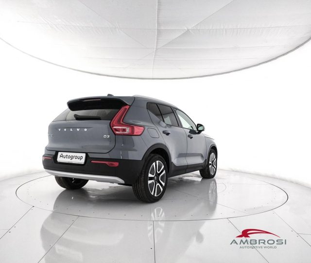 VOLVO XC40 D3 Momentum Immagine 2