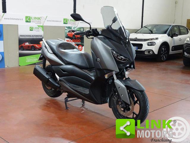 YAMAHA X-MAX 300 Anno 2017 Immagine 3