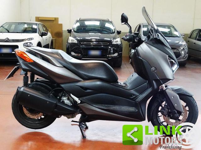 YAMAHA X-MAX 300 Anno 2017 Immagine 2