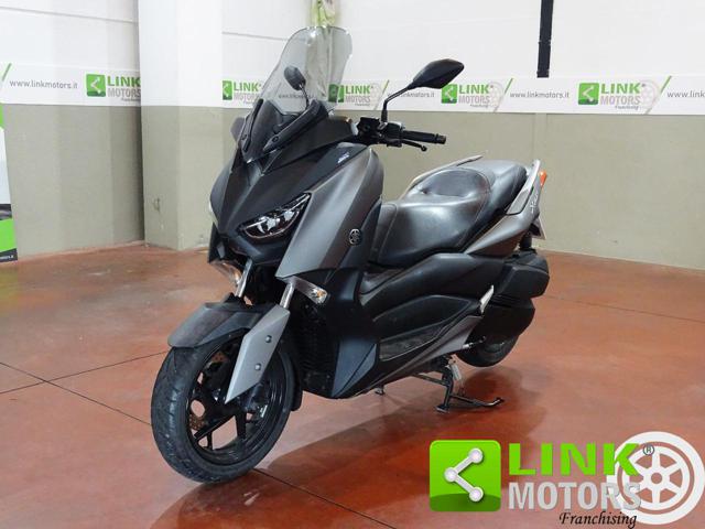 YAMAHA X-MAX 300 Anno 2017 Immagine 4