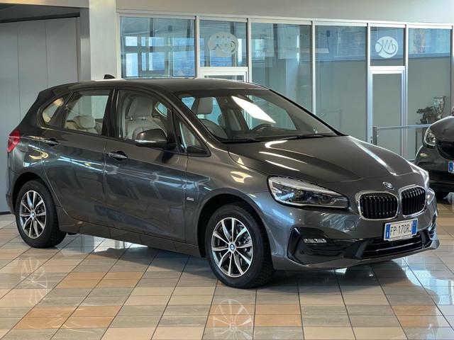 BMW 218 i Active Tourer Luxury Immagine 1