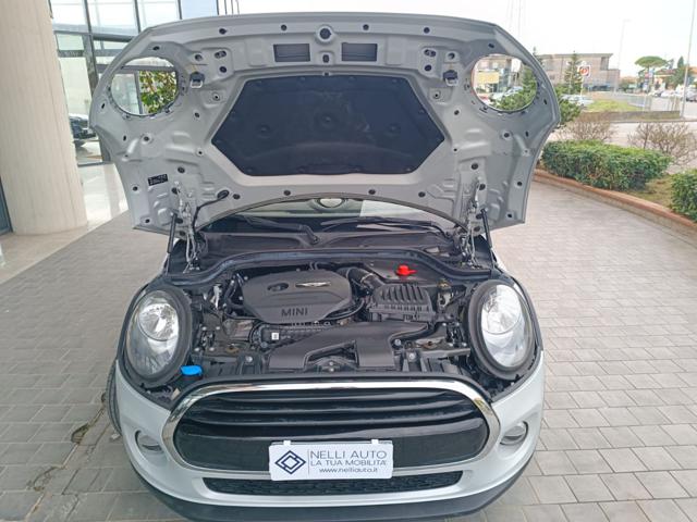 MINI Mini 1.5 Cooper Boost Cabrio Immagine 1