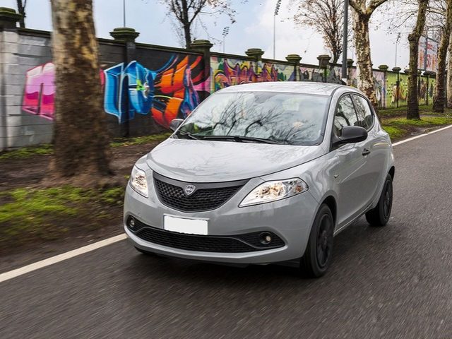 LANCIA Ypsilon Rosso pastello