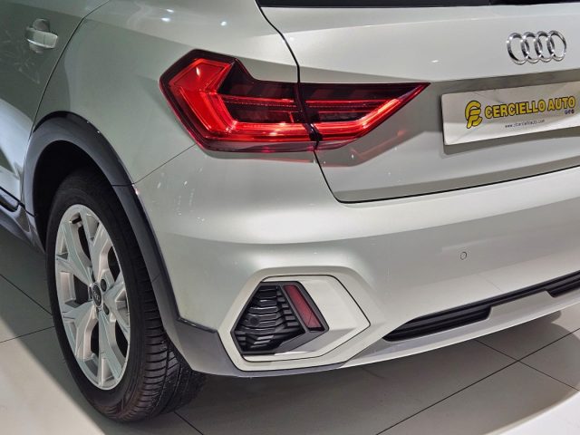 AUDI A1 SPB 30 TFSI S tronic Identity Blacktua da ?319,00 Immagine 2