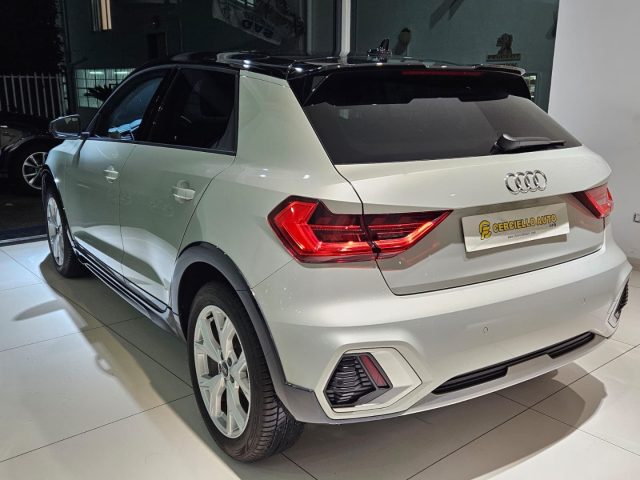 AUDI A1 SPB 30 TFSI S tronic Identity Blacktua da ?319,00 Immagine 4