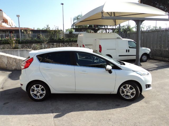 FORD Fiesta 1.5 TDCi 75CV 5 porte Titanium Immagine 4