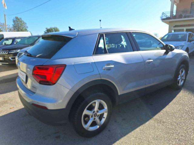 AUDI Q2 35 TDI quattro S tronic Business Immagine 3