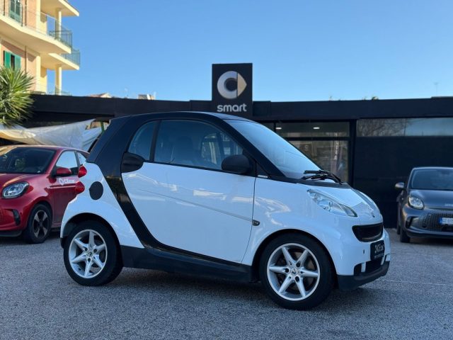 SMART ForTwo 61CV WHITE LIMITED PER NEOPATENTATI SOLO KM.57.366 Immagine 2