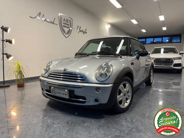 MINI One 1.6 16V One de luxe 90 CV Neopatentati Immagine 1