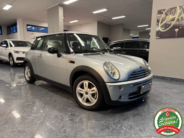 MINI One 1.6 16V One de luxe 90 CV Neopatentati Immagine 3