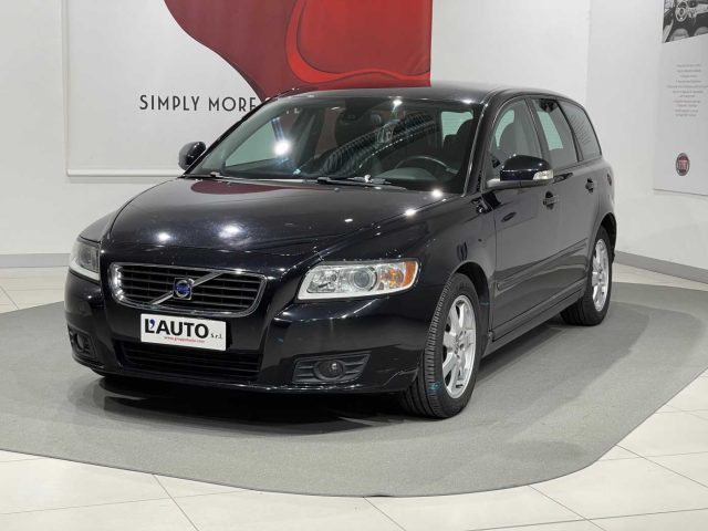 VOLVO V50 2.0 D cat Powershift Momentum Immagine 0