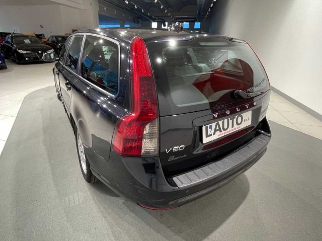 VOLVO V50 2.0 D cat Powershift Momentum Immagine 4