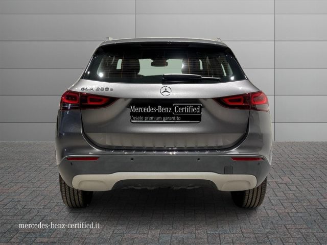 MERCEDES-BENZ GLA 250 e Plug-in hybrid Auto Business Extra Navi Immagine 3