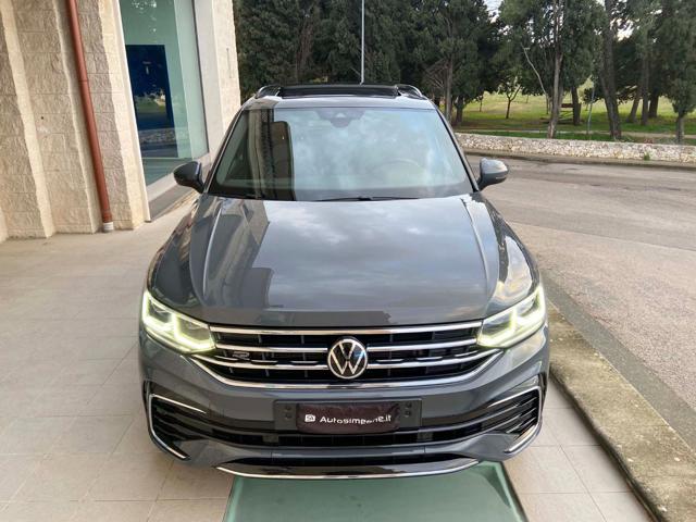 VOLKSWAGEN Tiguan 2.0 TDI 200 CV SCR DSG 4MOTION R-Line Immagine 1