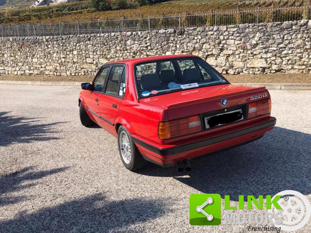 BMW 320 is 4 porte Immagine 3