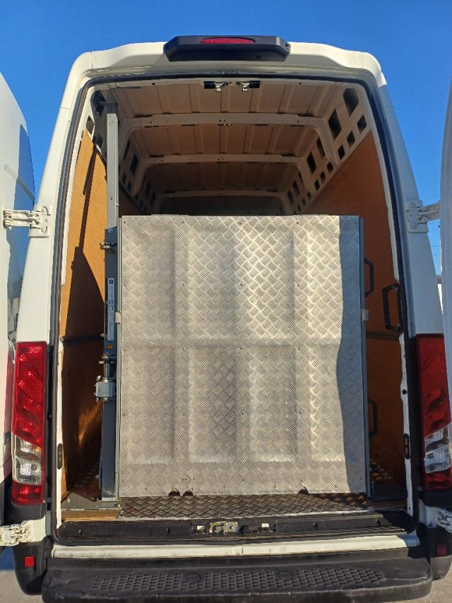 IVECO Daily 35s14 CON PEDANA Immagine 3