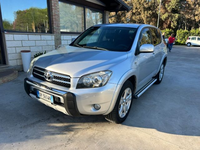 TOYOTA RAV 4 Crossover 2.2 D-Cat 177 CV Luxury Immagine 0