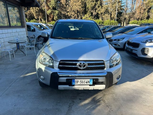 TOYOTA RAV 4 Crossover 2.2 D-Cat 177 CV Luxury Immagine 1