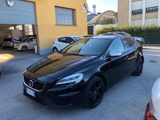 VOLVO V40 D2 R-design Momentum Immagine 4