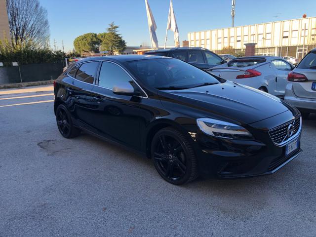 VOLVO V40 D2 R-design Momentum Immagine 3