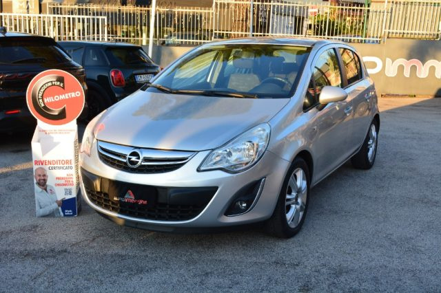 OPEL Corsa 1.2 5 porte Cosmo Immagine 0