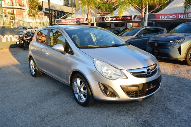 OPEL Corsa 1.2 5 porte Cosmo Immagine 1