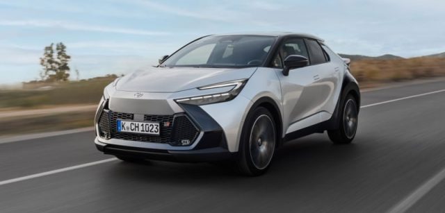 TOYOTA C-HR 1.8 HV Lounge Hero  (2023--&gt;) Immagine 1