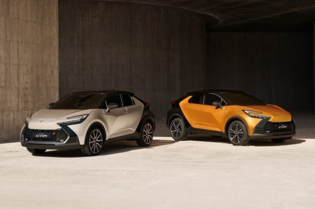 TOYOTA C-HR 1.8 HV Lounge Hero  (2023--&gt;) Immagine 2