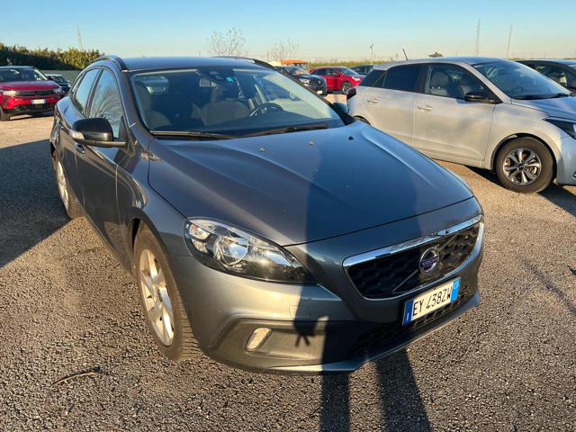 VOLVO V40 Cross Country D2 1.6 Momentum Immagine 1