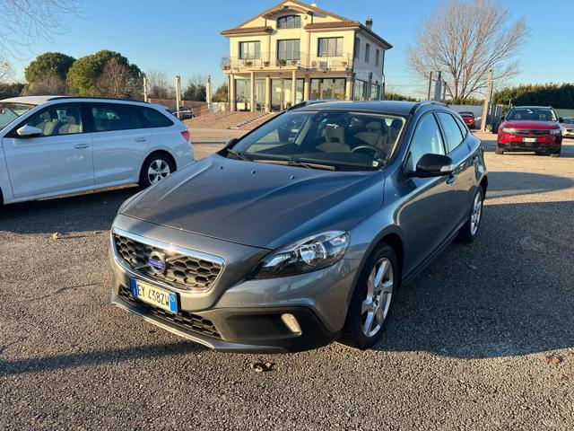 VOLVO V40 Cross Country D2 1.6 Momentum Immagine 0