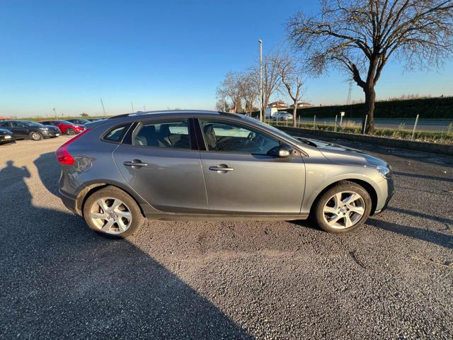 VOLVO V40 Cross Country D2 1.6 Momentum Immagine 2