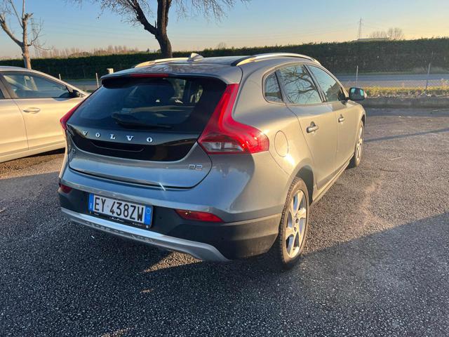 VOLVO V40 Cross Country D2 1.6 Momentum Immagine 3