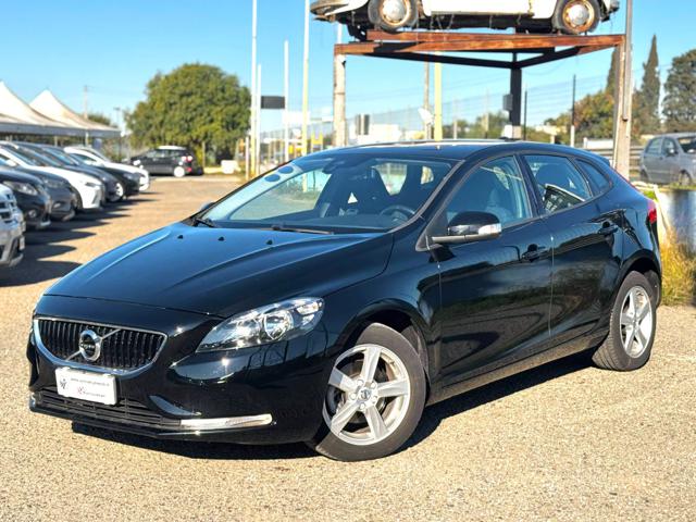 VOLVO V40 D2 Kinetic Immagine 1