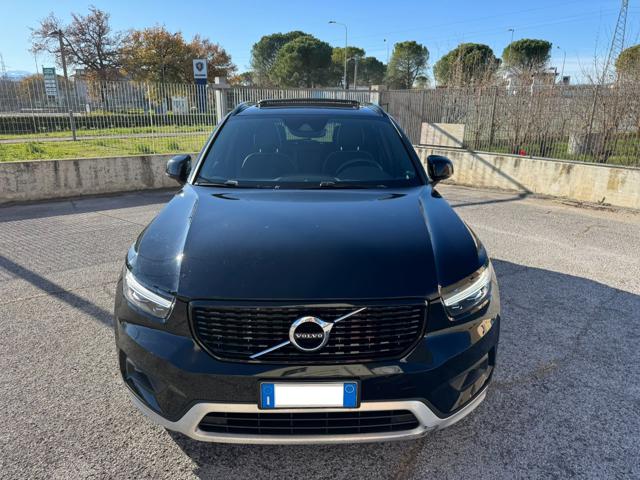 VOLVO XC40 D4 AWD R-Design Tetto-Full Led-km 82.000 Immagine 1