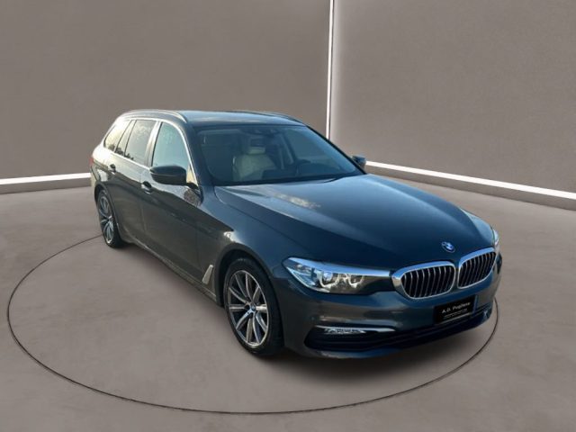 BMW 520 Serie 5(G30/31/F90) - d Touring Luxury Immagine 0