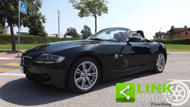 BMW Z4 ( E85 ) 2.2i roadster con interni in pelle rossa Immagine 4