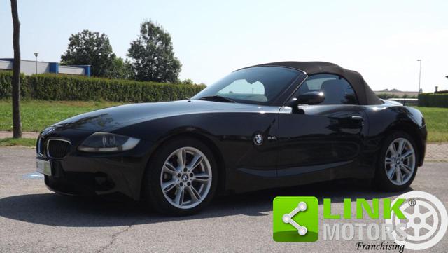 BMW Z4 ( E85 ) 2.2i roadster con interni in pelle rossa Immagine 1