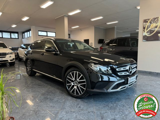 MERCEDES-BENZ E 220 d S.W. 4Matic Auto Business Sport All-Terrain Immagine 2