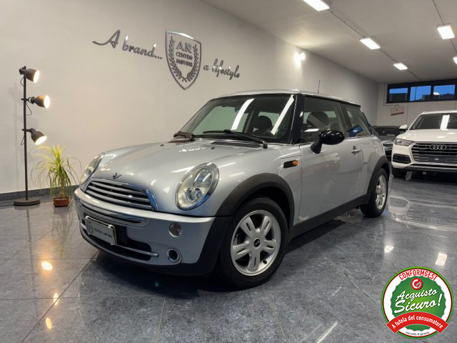 MINI One 1.6 16V One de luxe 90 CV Neopatentati Immagine 0