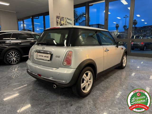 MINI One 1.6 16V One de luxe 90 CV Neopatentati Immagine 4