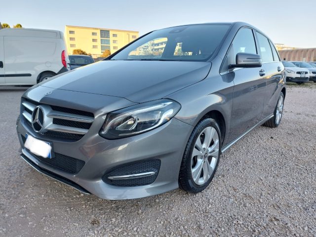 MERCEDES-BENZ B 180 d Automatic AMG Immagine 2