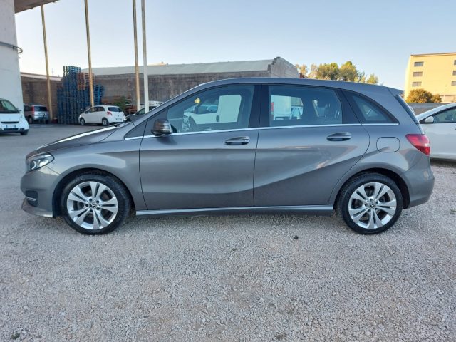 MERCEDES-BENZ B 180 d Automatic AMG Immagine 4