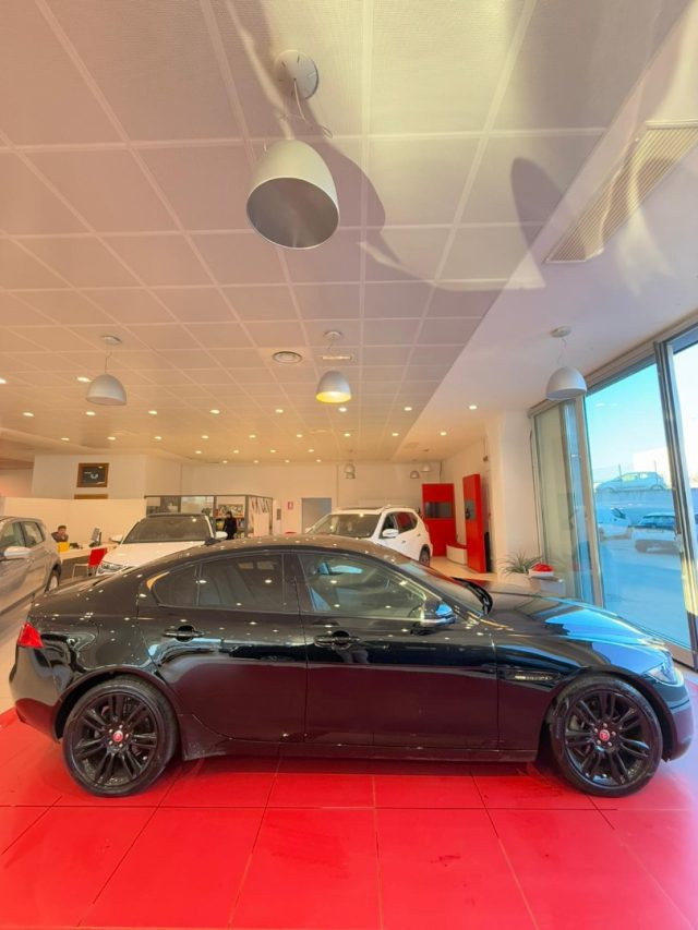 JAGUAR XF 2.0 D 180 CV aut. Pure Business Immagine 3