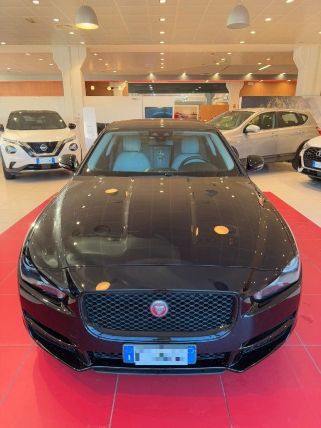 JAGUAR XF 2.0 D 180 CV aut. Pure Business Immagine 4