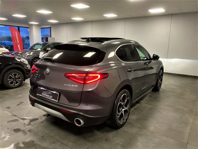 ALFA ROMEO Stelvio 2.2 Diesel Tetto Apribile AT8 Q4 Executive 4x4 Immagine 3