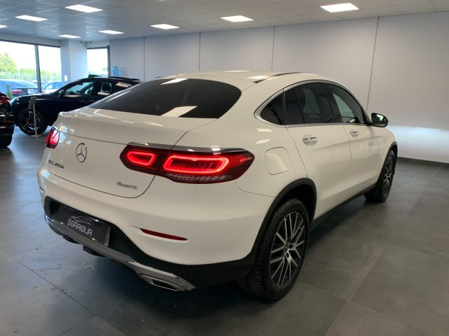 MERCEDES-BENZ GLC 200 d Coupé Sport 4Matic 4X4 Immagine 3