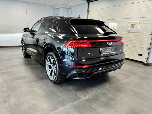 AUDI Q8 50 TDI Tetto Apribile S line STRAFULL Sport 4x4 Immagine 3