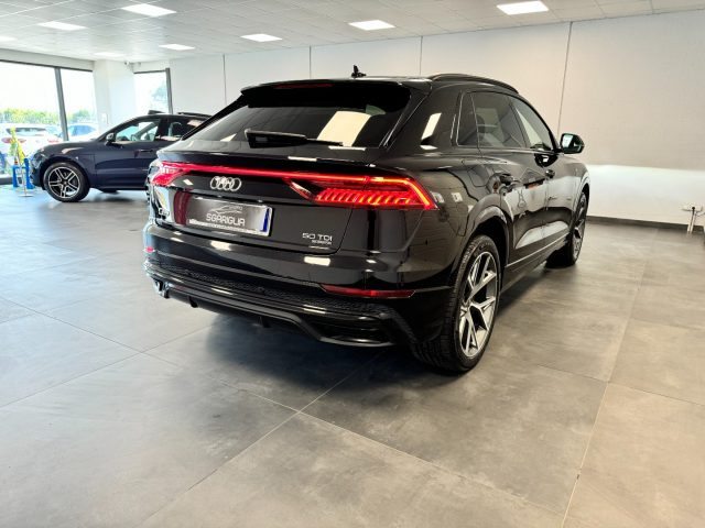 AUDI Q8 50 TDI Tetto Apribile S line STRAFULL Sport 4x4 Immagine 4