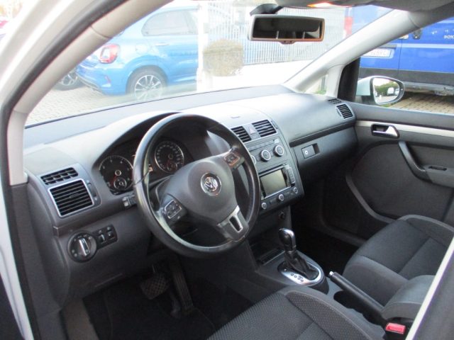 VOLKSWAGEN Touran 1.6 TDI DSG Comfortline 7 POSTI/Navi/Sensori Immagine 4