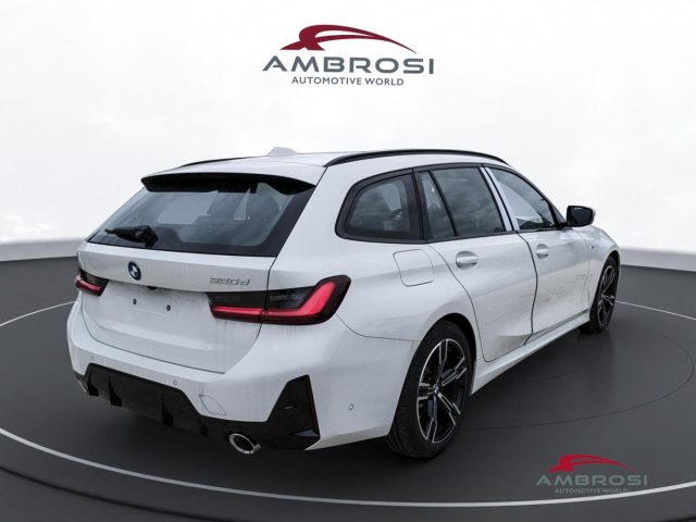 BMW 320 Serie 3 d Touring Msport Innovation Package Immagine 2